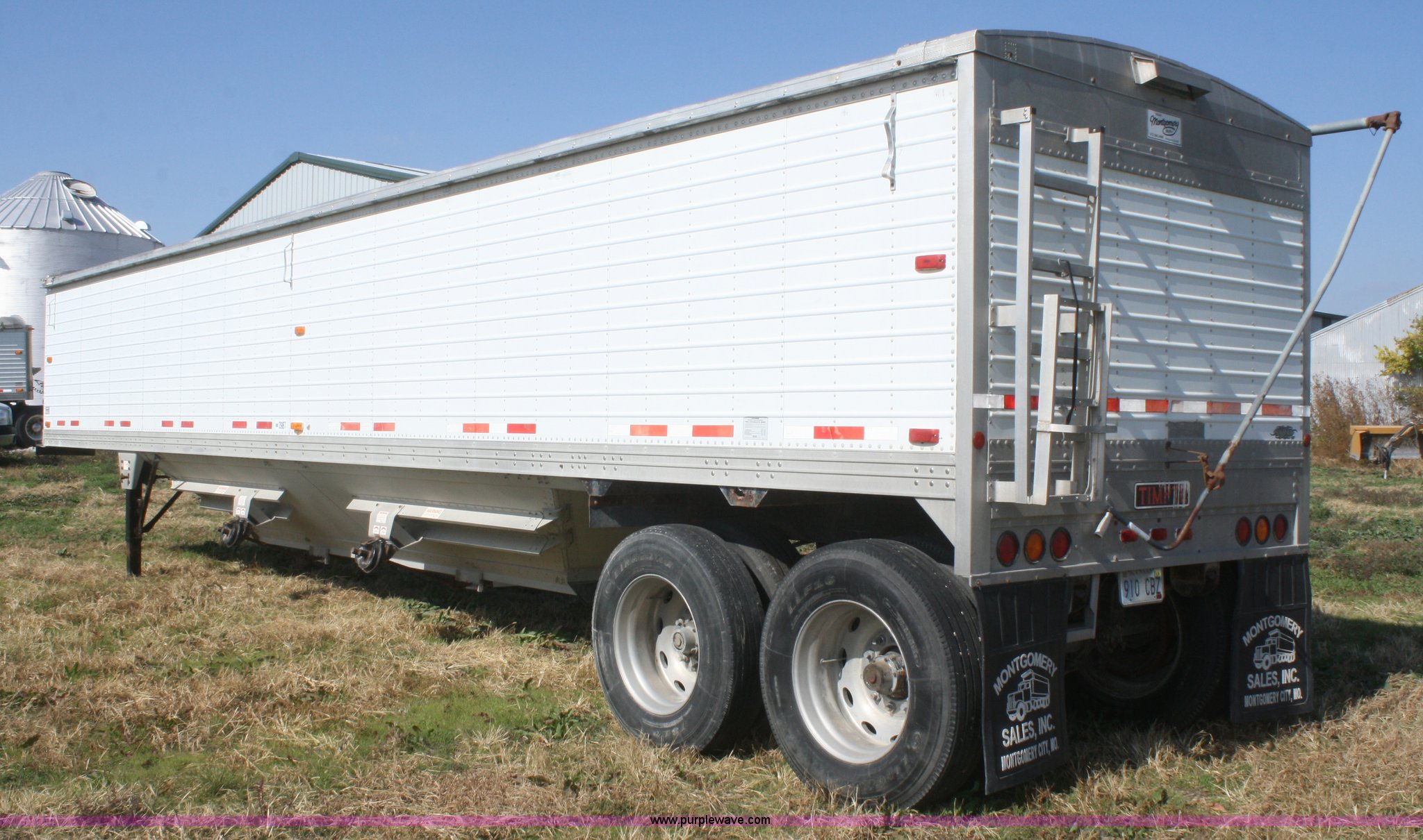 1993 Timpte 42' double hopper bottom grain trailer in Centralia, KS