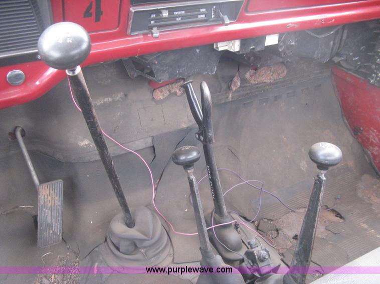 image for item B8286 1979 Ford F600 truck cab and chassis