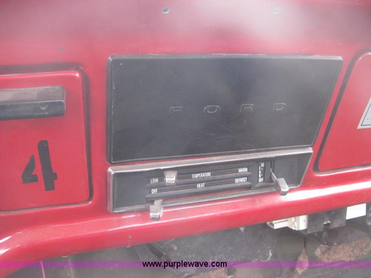 image for item B8286 1979 Ford F600 truck cab and chassis