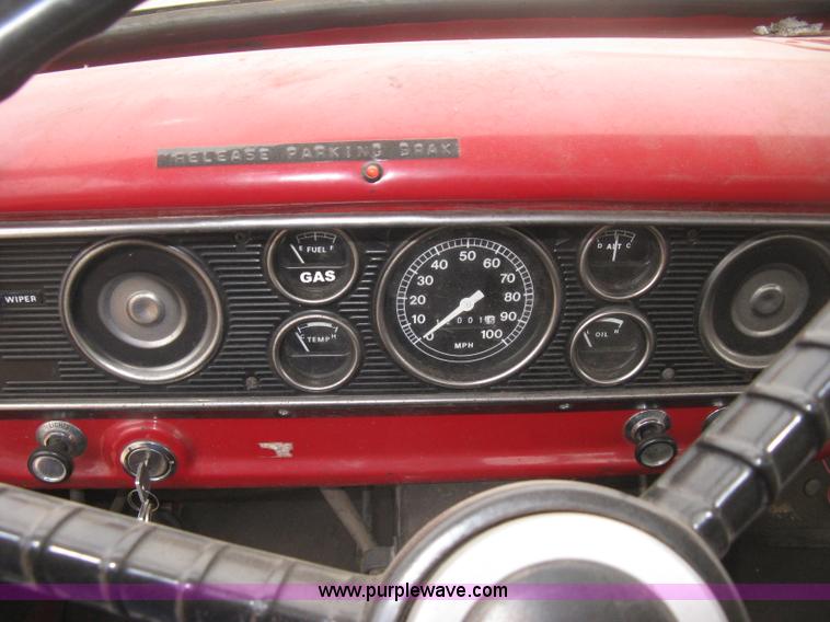 image for item B8286 1979 Ford F600 truck cab and chassis