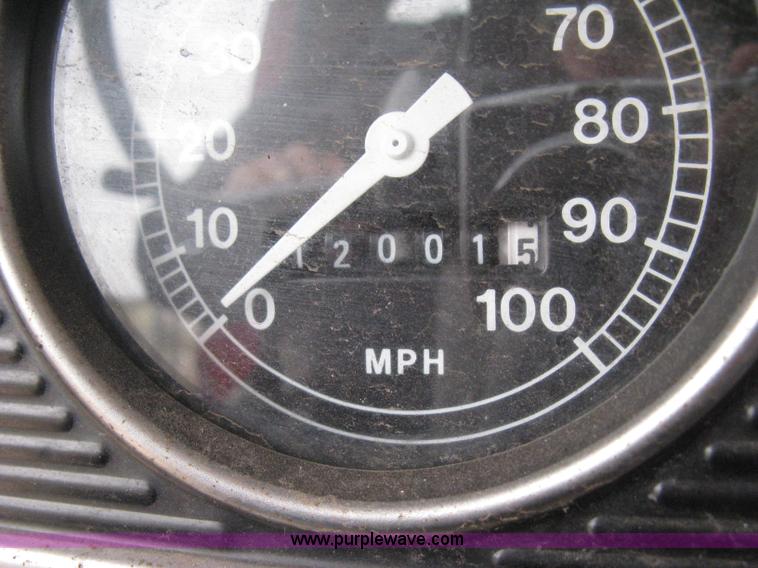 image for item B8286 1979 Ford F600 truck cab and chassis