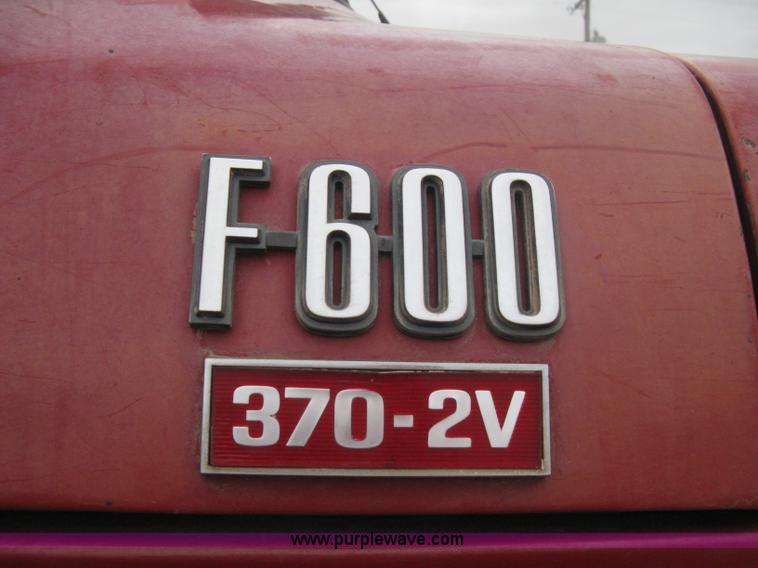 image for item B8286 1979 Ford F600 truck cab and chassis