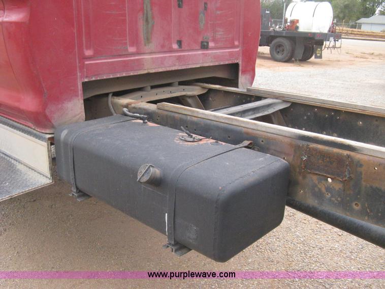 image for item B8286 1979 Ford F600 truck cab and chassis