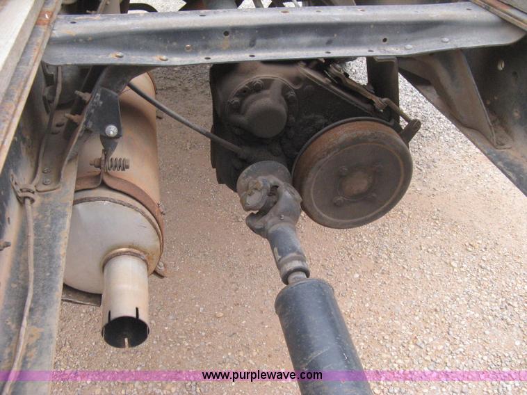 image for item B8286 1979 Ford F600 truck cab and chassis