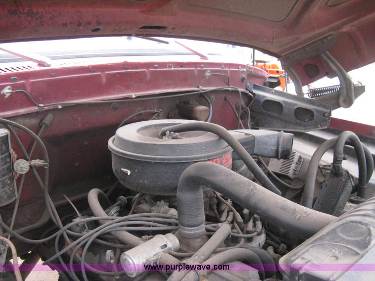 image for item B8286 1979 Ford F600 truck cab and chassis