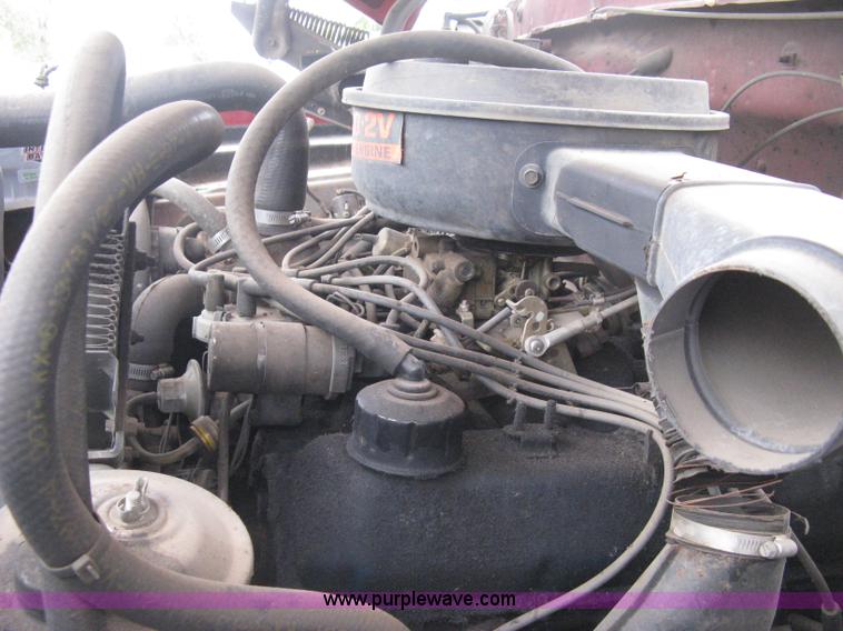 image for item B8286 1979 Ford F600 truck cab and chassis