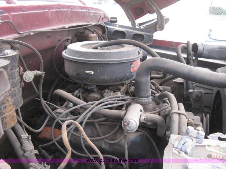 image for item B8286 1979 Ford F600 truck cab and chassis