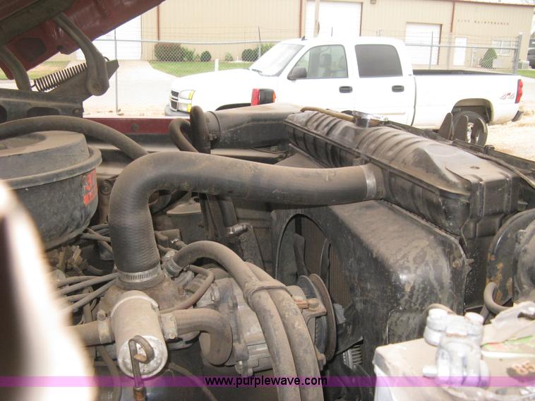 image for item B8286 1979 Ford F600 truck cab and chassis