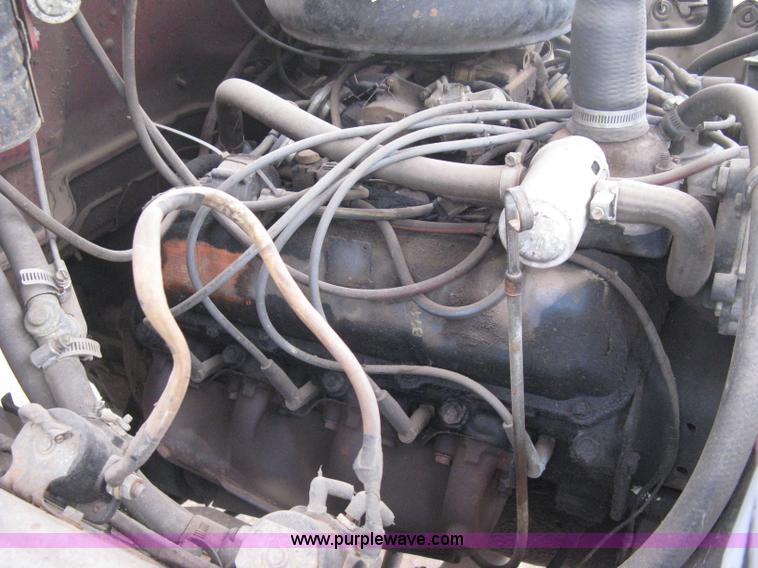 image for item B8286 1979 Ford F600 truck cab and chassis