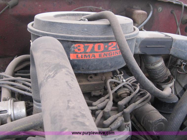 image for item B8286 1979 Ford F600 truck cab and chassis