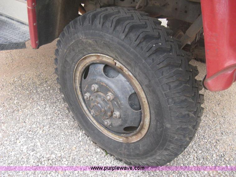 image for item B8286 1979 Ford F600 truck cab and chassis