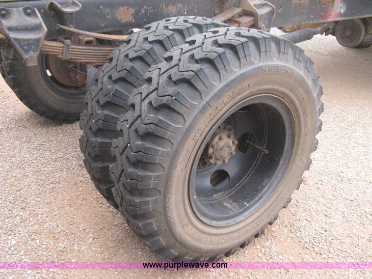 image for item B8286 1979 Ford F600 truck cab and chassis