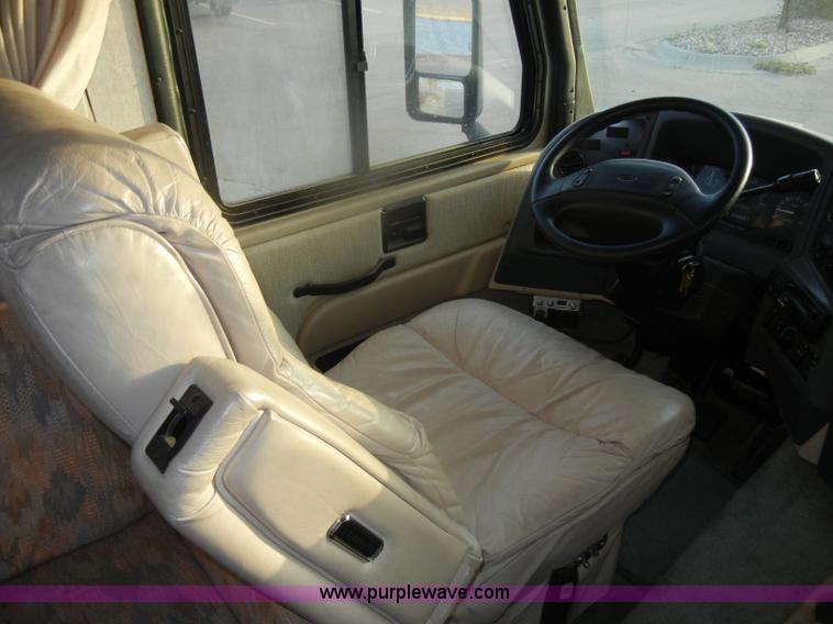 image for item D4761 1995 Ford Holiday Rambler Endeavor LE motorhome RV