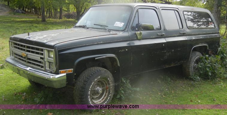 image for item D4875 1988 Chevrolet Suburban 1500 SUV