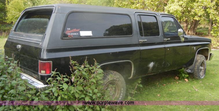 image for item D4875 1988 Chevrolet Suburban 1500 SUV