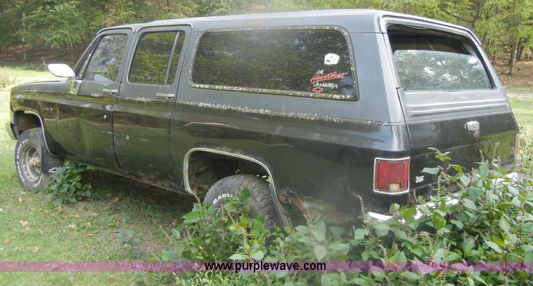 image for item D4875 1988 Chevrolet Suburban 1500 SUV