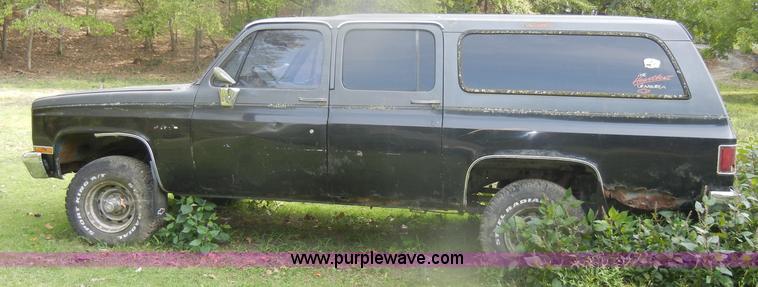 image for item D4875 1988 Chevrolet Suburban 1500 SUV