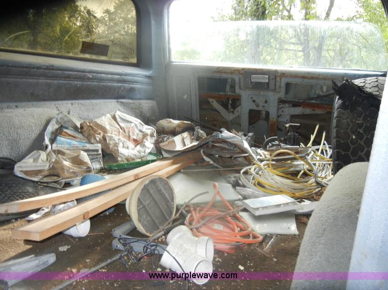 image for item D4875 1988 Chevrolet Suburban 1500 SUV