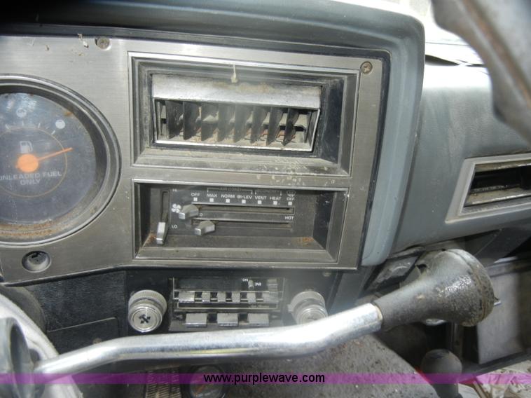 image for item D4875 1988 Chevrolet Suburban 1500 SUV