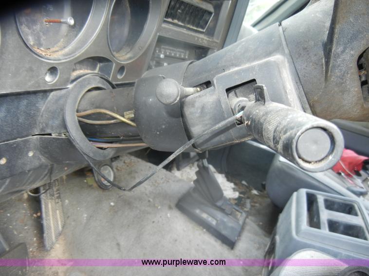 image for item D4875 1988 Chevrolet Suburban 1500 SUV