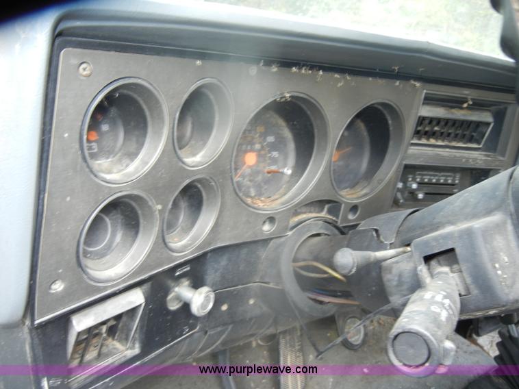 image for item D4875 1988 Chevrolet Suburban 1500 SUV