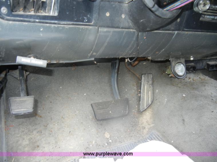 image for item D4875 1988 Chevrolet Suburban 1500 SUV