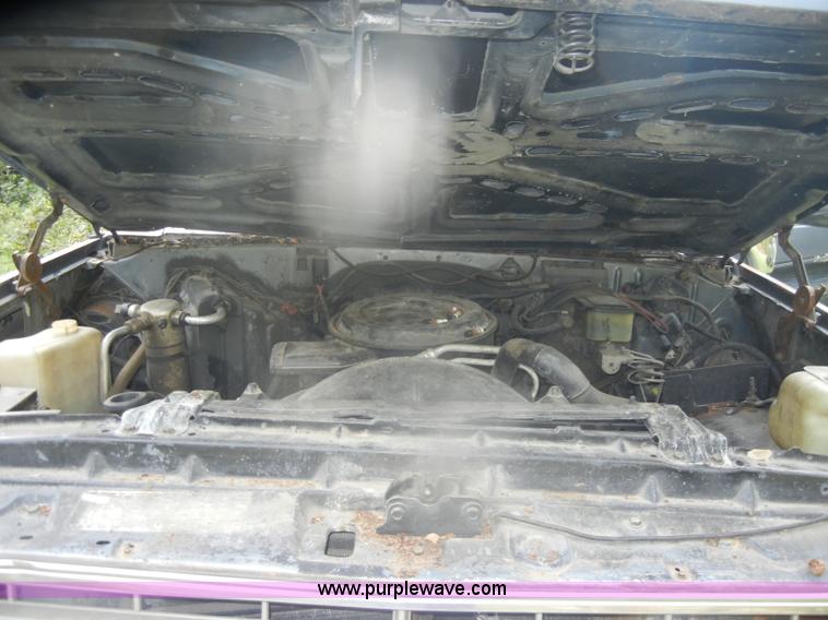 image for item D4875 1988 Chevrolet Suburban 1500 SUV