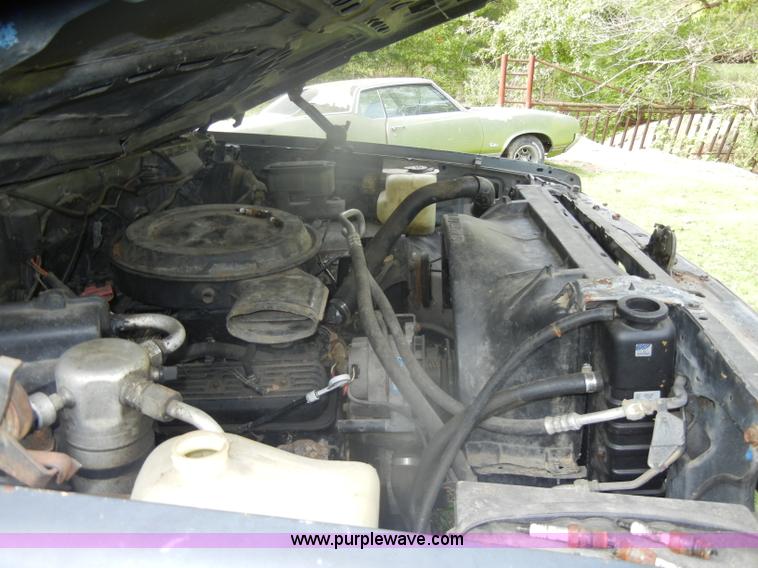 image for item D4875 1988 Chevrolet Suburban 1500 SUV