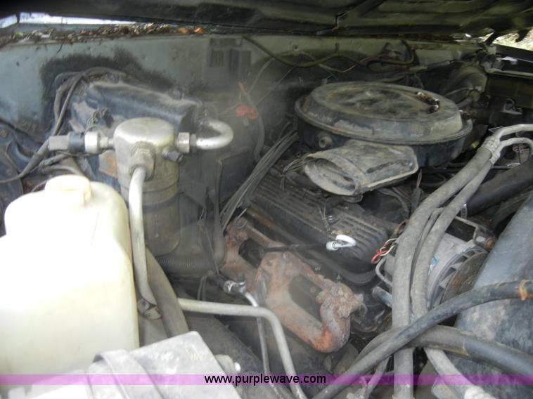 image for item D4875 1988 Chevrolet Suburban 1500 SUV