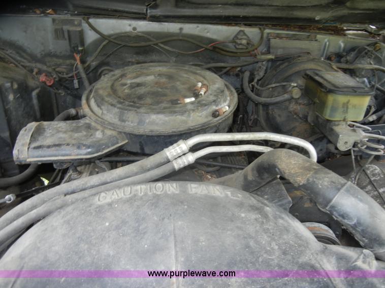 image for item D4875 1988 Chevrolet Suburban 1500 SUV