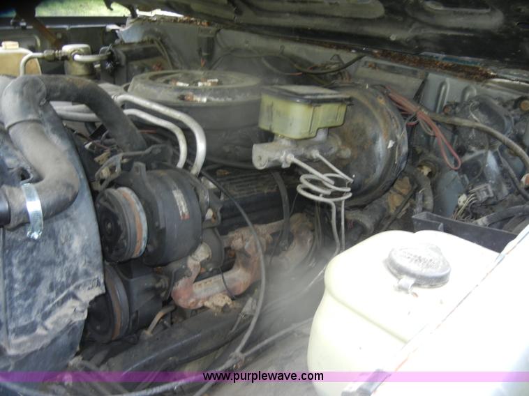 image for item D4875 1988 Chevrolet Suburban 1500 SUV