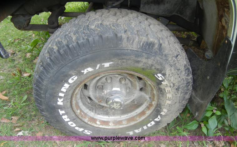 image for item D4875 1988 Chevrolet Suburban 1500 SUV