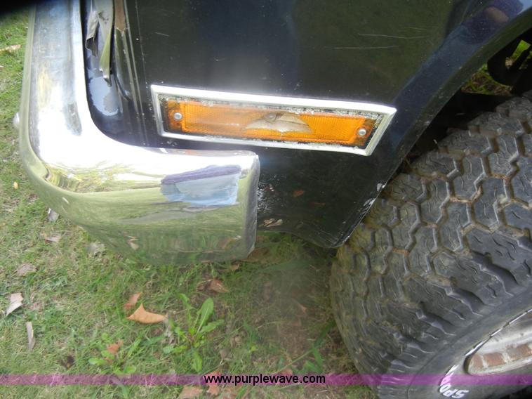 image for item D4875 1988 Chevrolet Suburban 1500 SUV