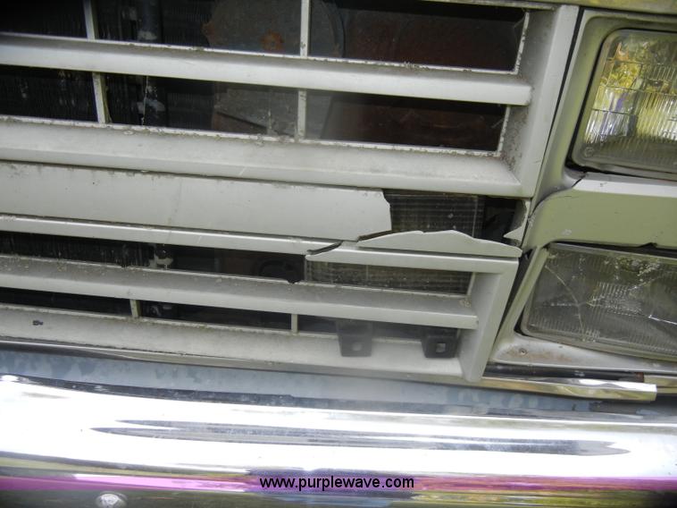 image for item D4875 1988 Chevrolet Suburban 1500 SUV