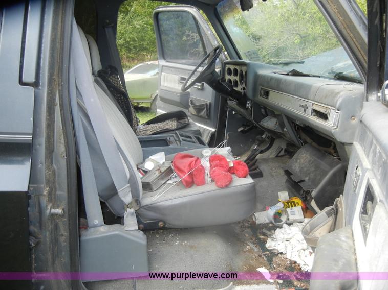 image for item D4875 1988 Chevrolet Suburban 1500 SUV