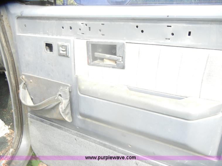 image for item D4875 1988 Chevrolet Suburban 1500 SUV