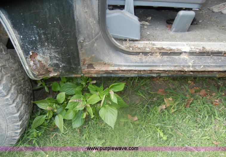 image for item D4875 1988 Chevrolet Suburban 1500 SUV