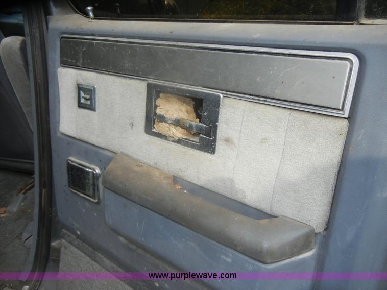 image for item D4875 1988 Chevrolet Suburban 1500 SUV