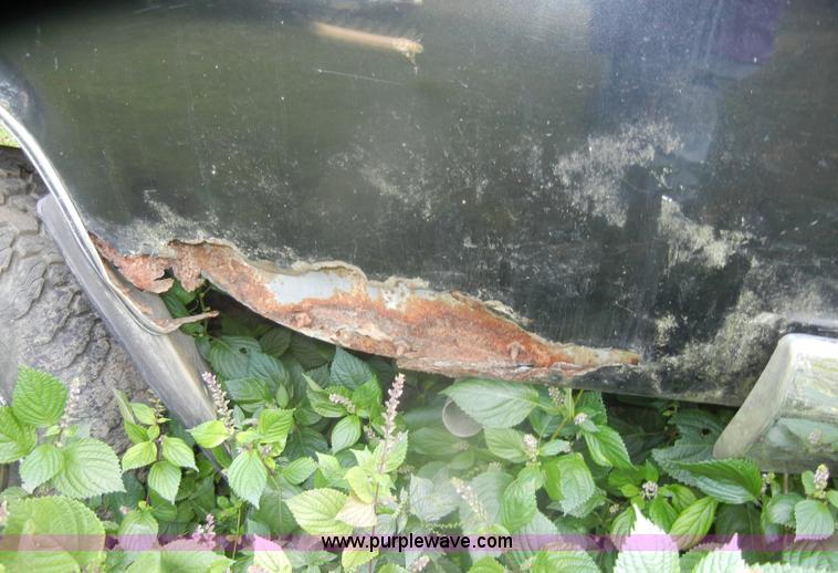 image for item D4875 1988 Chevrolet Suburban 1500 SUV