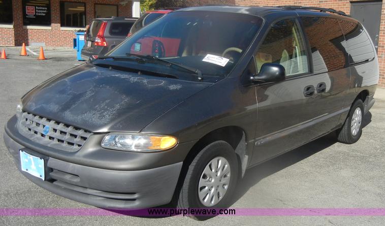 image for item D4932 1998 Plymouth Grand Voyager minivan
