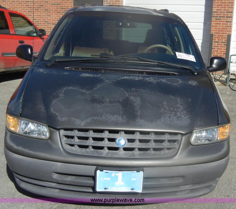 image for item D4932 1998 Plymouth Grand Voyager minivan