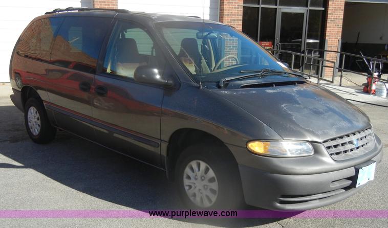 image for item D4932 1998 Plymouth Grand Voyager minivan