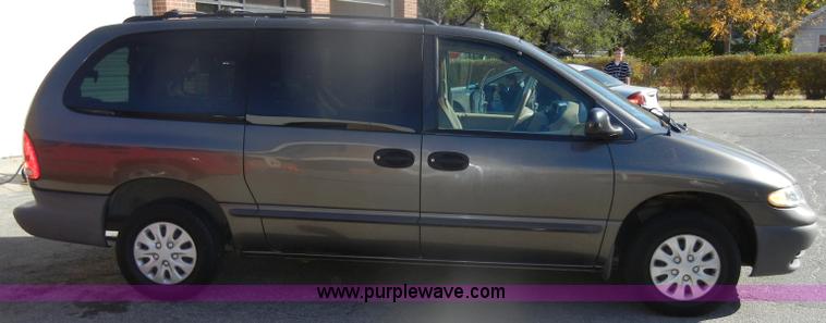 image for item D4932 1998 Plymouth Grand Voyager minivan