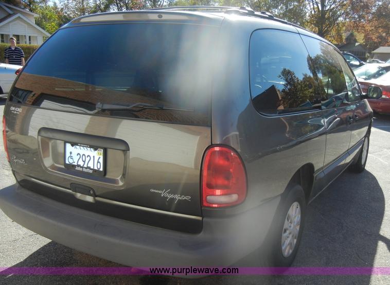image for item D4932 1998 Plymouth Grand Voyager minivan