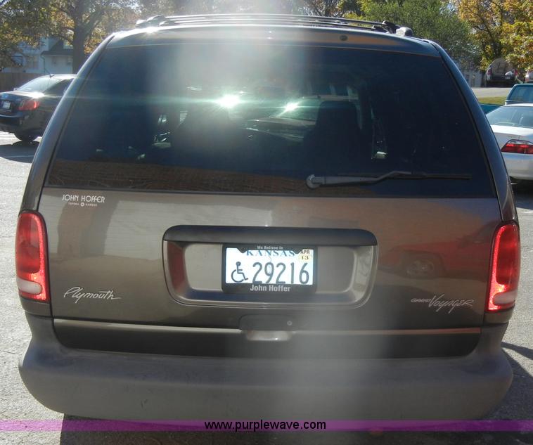 image for item D4932 1998 Plymouth Grand Voyager minivan