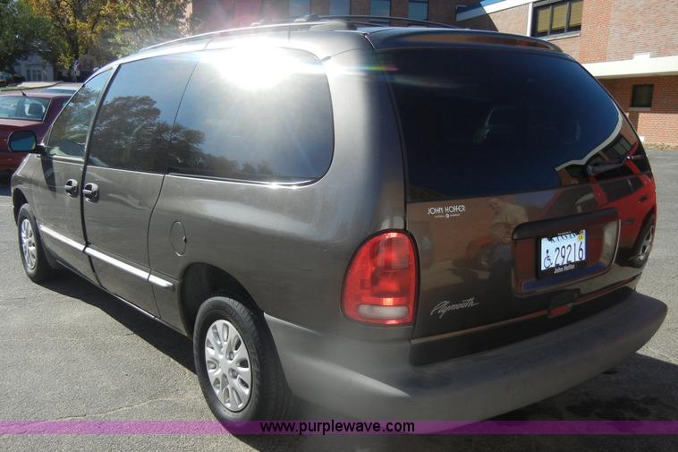 image for item D4932 1998 Plymouth Grand Voyager minivan