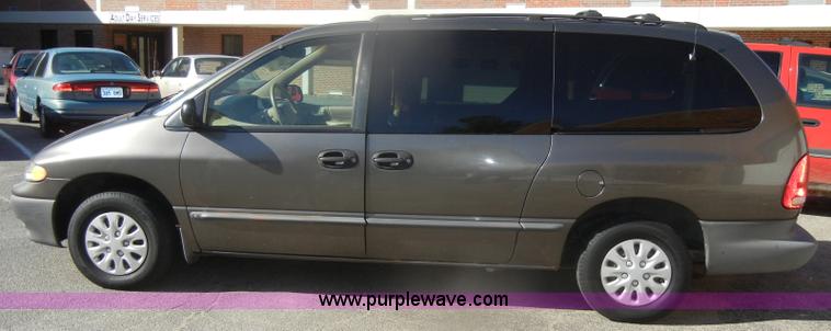 image for item D4932 1998 Plymouth Grand Voyager minivan