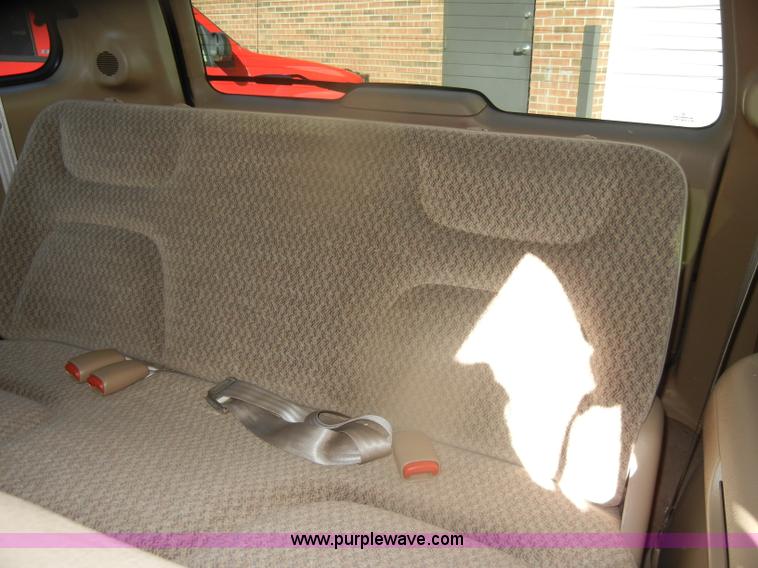 image for item D4932 1998 Plymouth Grand Voyager minivan
