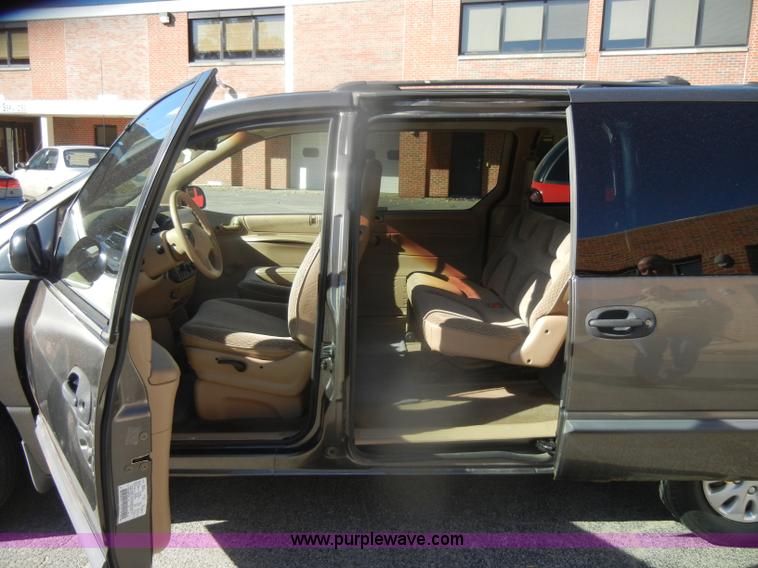 image for item D4932 1998 Plymouth Grand Voyager minivan