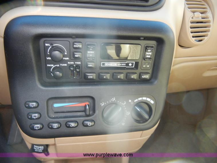 image for item D4932 1998 Plymouth Grand Voyager minivan